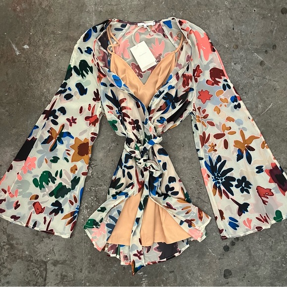 Women’s Shirt Set - Picture 8 of 9